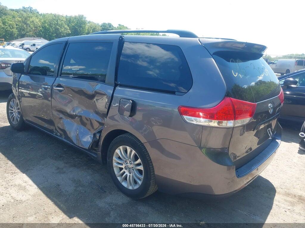 5TDYK3DC8DS325484 2013 TOYOTA SIENNA photo no. 3
