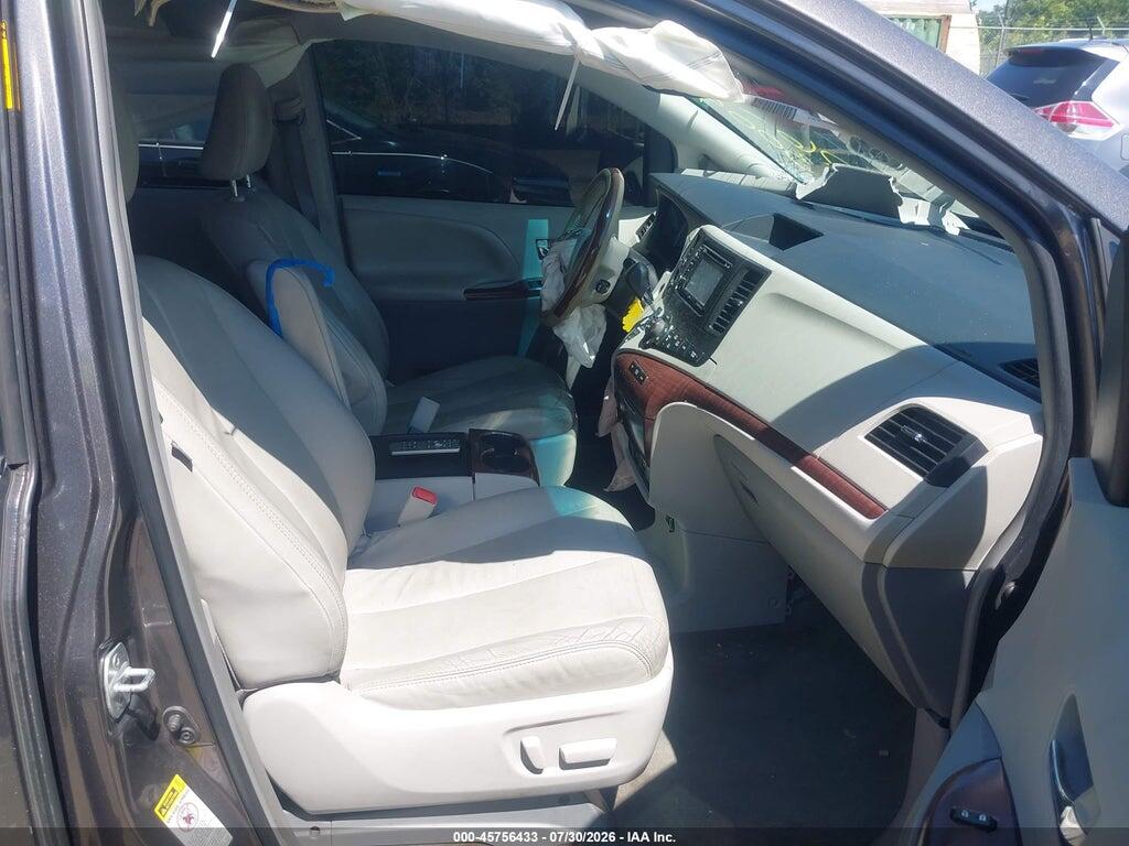 5TDYK3DC8DS325484 2013 TOYOTA SIENNA photo no. 5