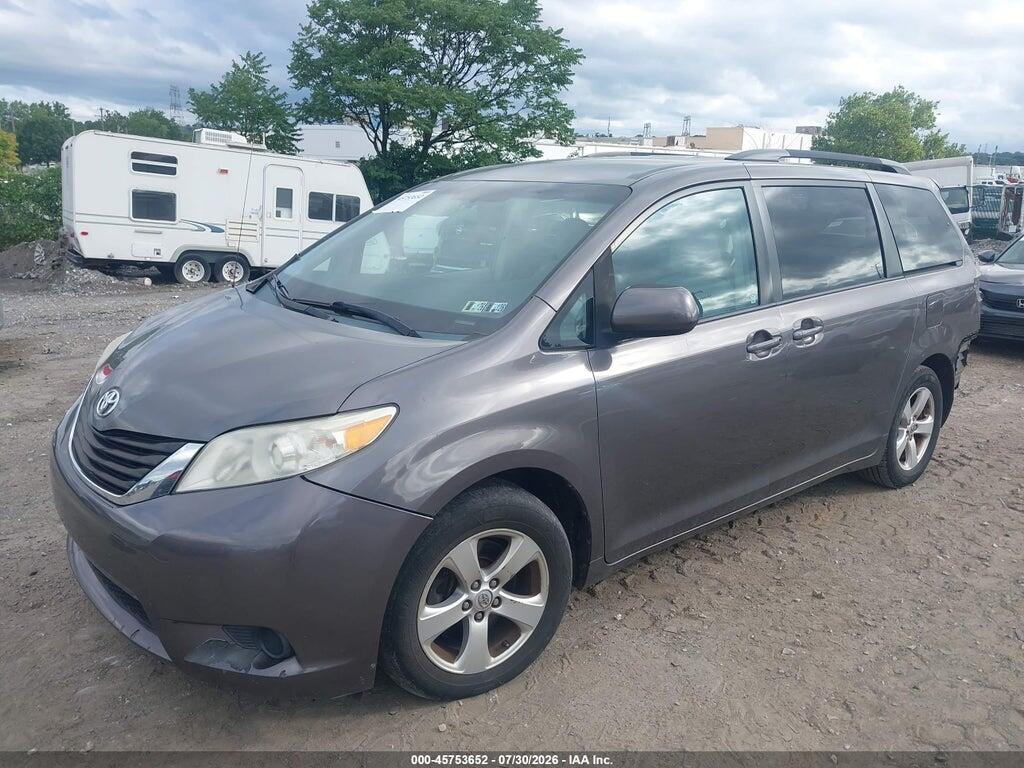 5TDKK3DC2DS375643 2013 TOYOTA SIENNA photo no. 2