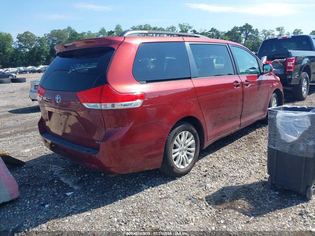5TDYK3DC1DS305836 2013 TOYOTA SIENNA photo no. 4