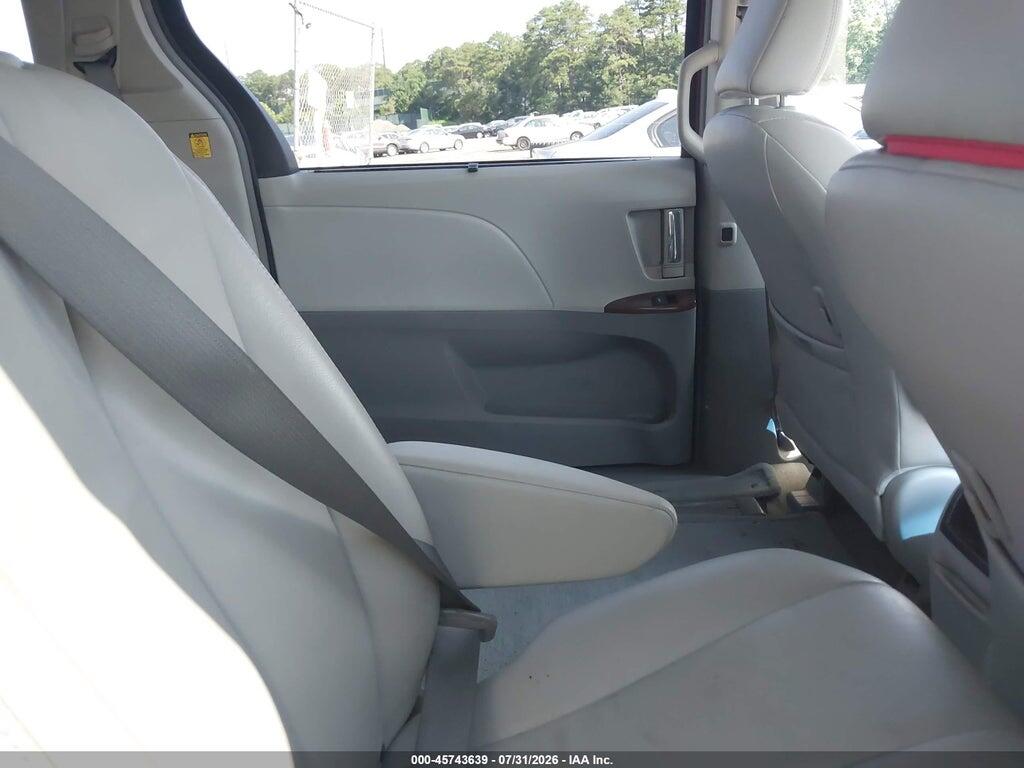 5TDYK3DC1DS305836 2013 TOYOTA SIENNA photo no. 8