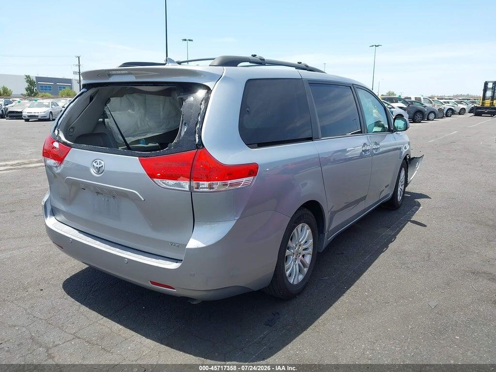 5TDYK3DC3DS367013 2013 TOYOTA SIENNA photo no. 4