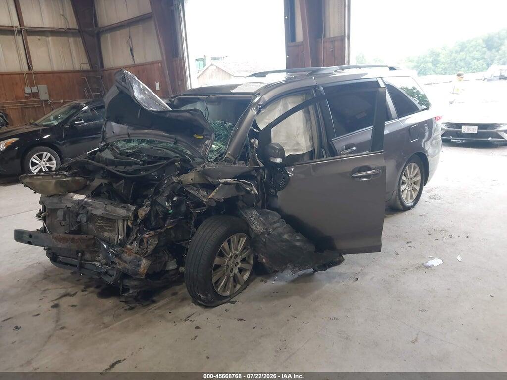 5TDDK3DC2DS056736 2013 TOYOTA SIENNA photo no. 2