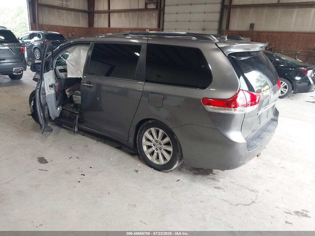 5TDDK3DC2DS056736 2013 TOYOTA SIENNA photo no. 3