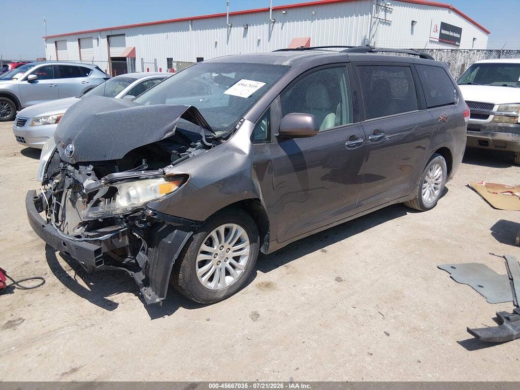 5TDYK3DC1DS351585 2013 TOYOTA SIENNA photo no. 2