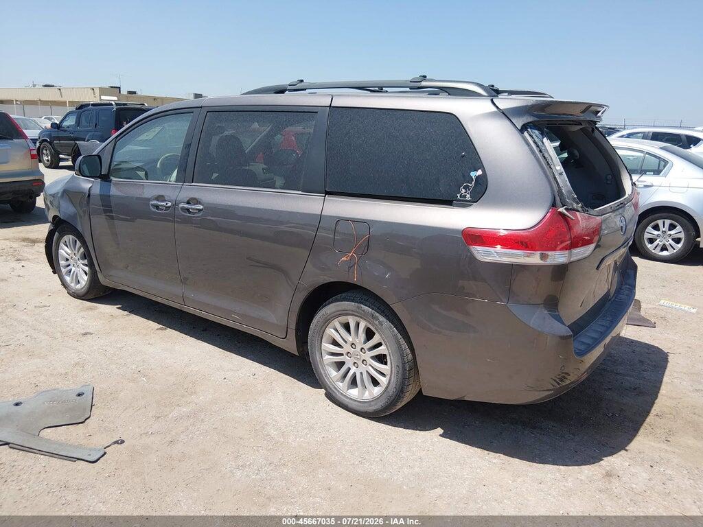 5TDYK3DC1DS351585 2013 TOYOTA SIENNA photo no. 3