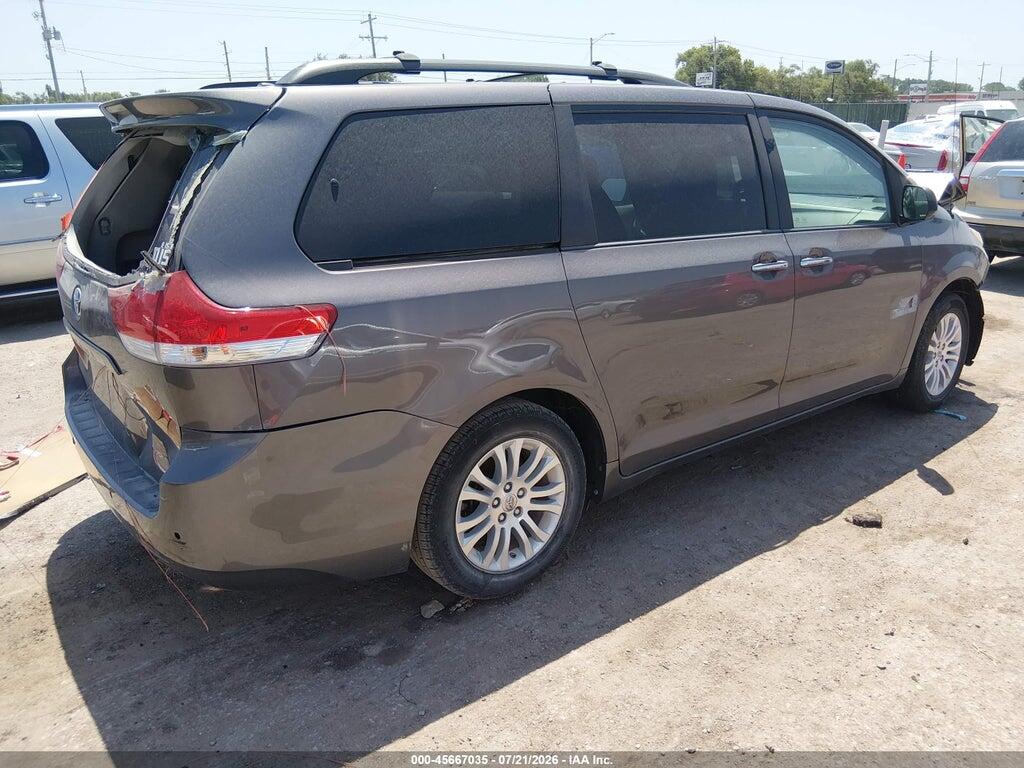 5TDYK3DC1DS351585 2013 TOYOTA SIENNA photo no. 4