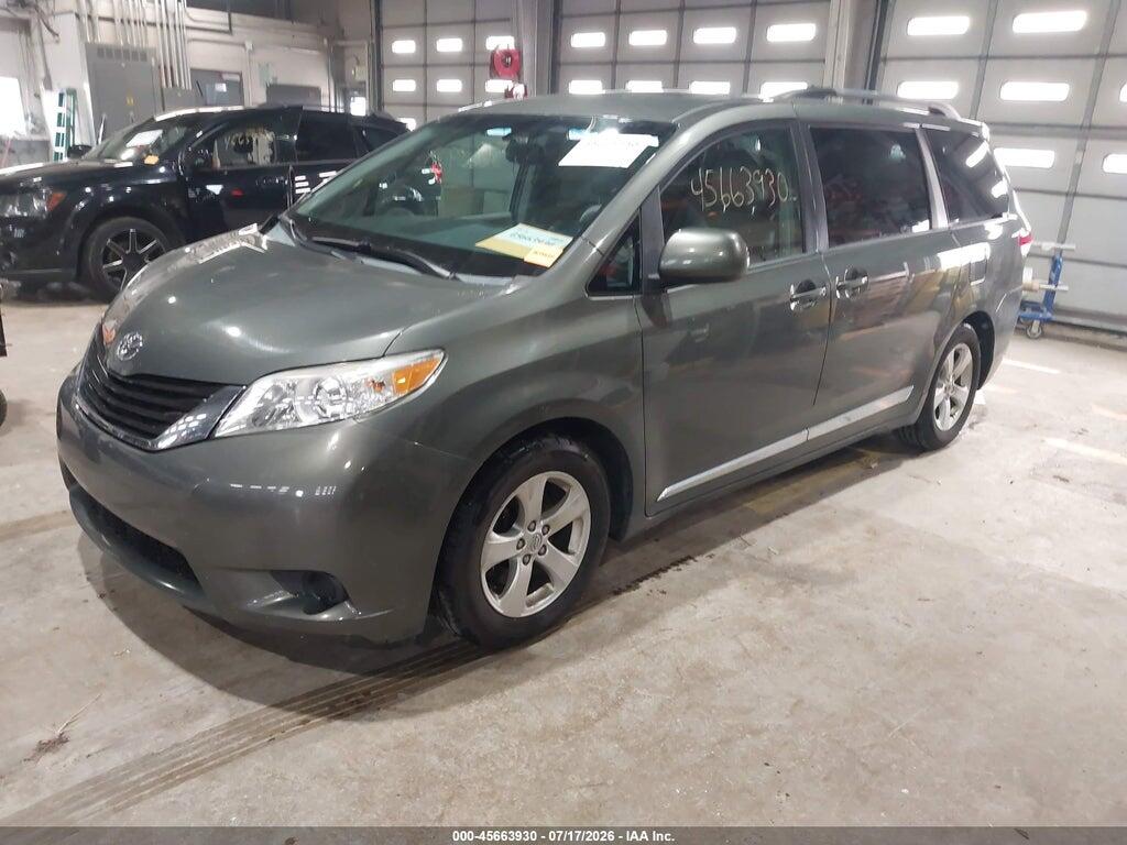 5TDKK3DC5DS325870 2013 TOYOTA SIENNA photo no. 2
