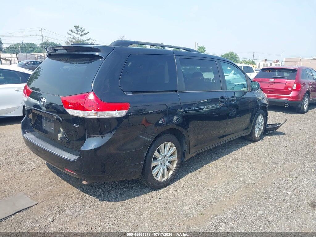 5TDDK3DC1DS068151 2013 TOYOTA SIENNA photo no. 4