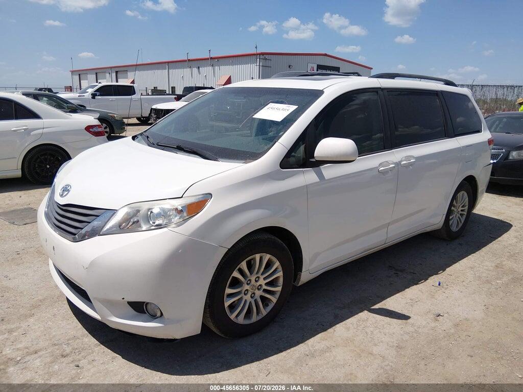 5TDYK3DC8DS325341 2013 TOYOTA SIENNA photo no. 2