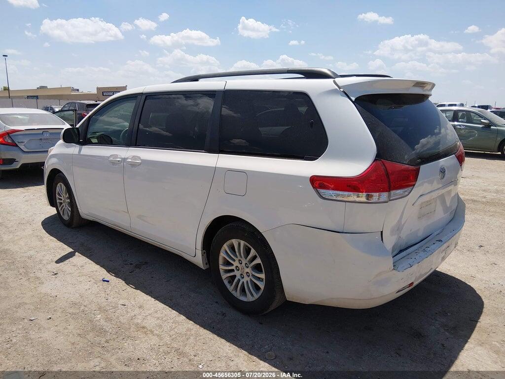 5TDYK3DC8DS325341 2013 TOYOTA SIENNA photo no. 3