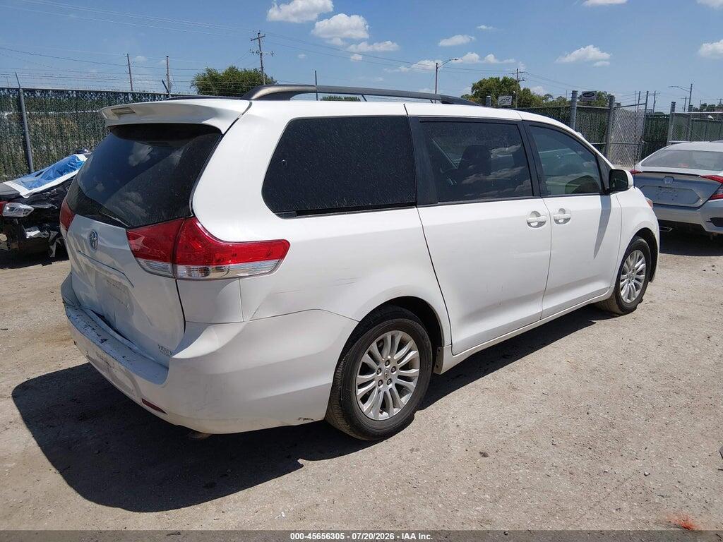 5TDYK3DC8DS325341 2013 TOYOTA SIENNA photo no. 4