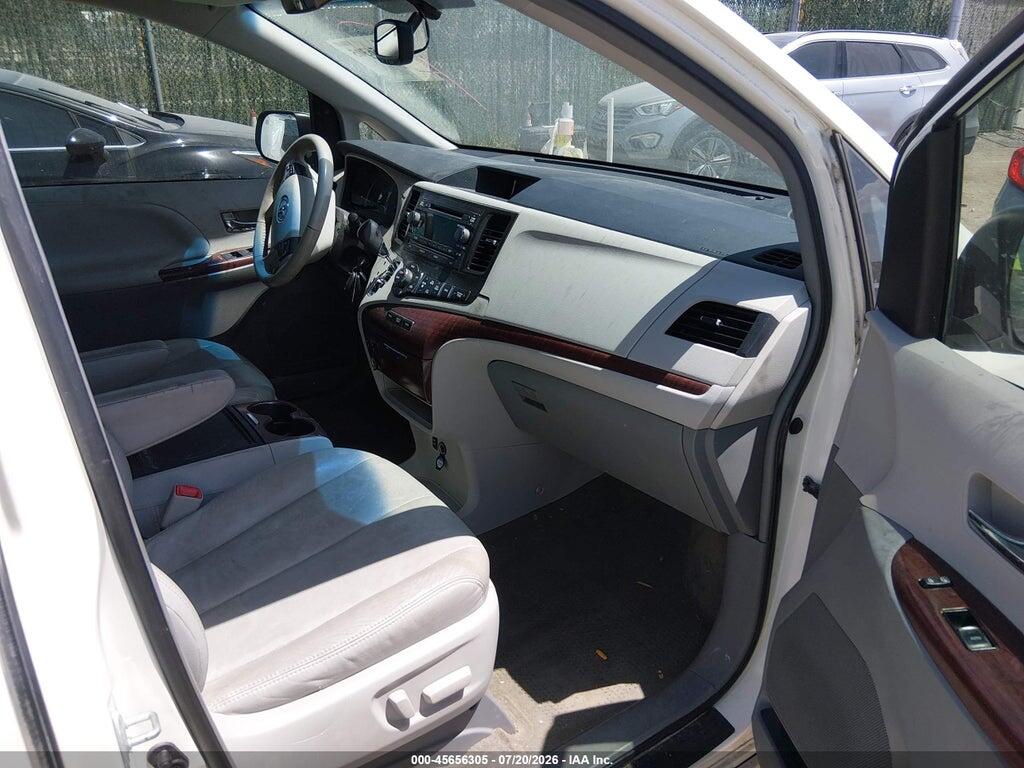 5TDYK3DC8DS325341 2013 TOYOTA SIENNA photo no. 5