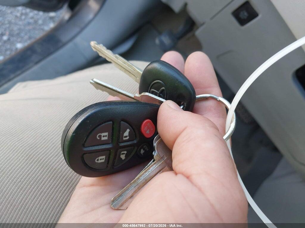 5TDDK3DC5DS065916 2013 TOYOTA SIENNA photo no. 11