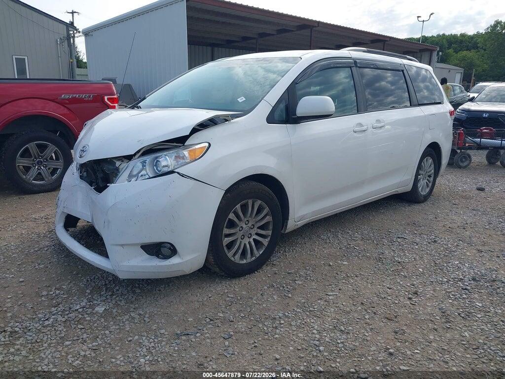 5TDYK3DC4DS368736 2013 TOYOTA SIENNA photo no. 2