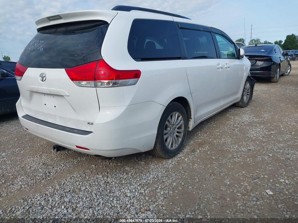5TDYK3DC4DS368736 2013 TOYOTA SIENNA photo no. 4