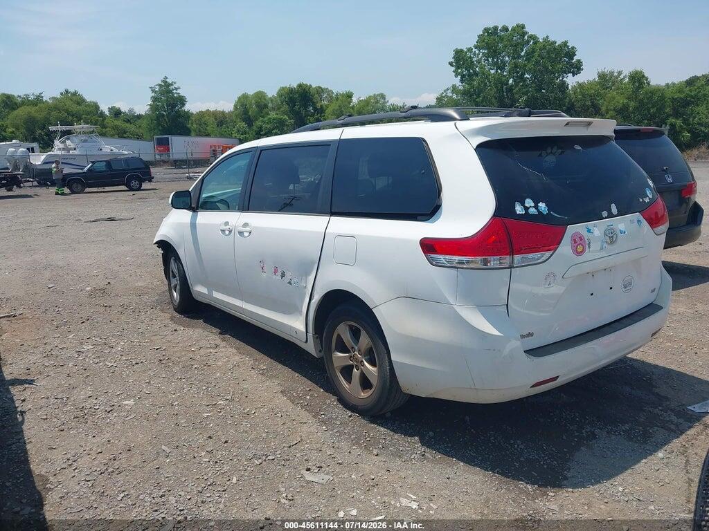 5TDKK3DC2DS372791 2013 TOYOTA SIENNA photo no. 3