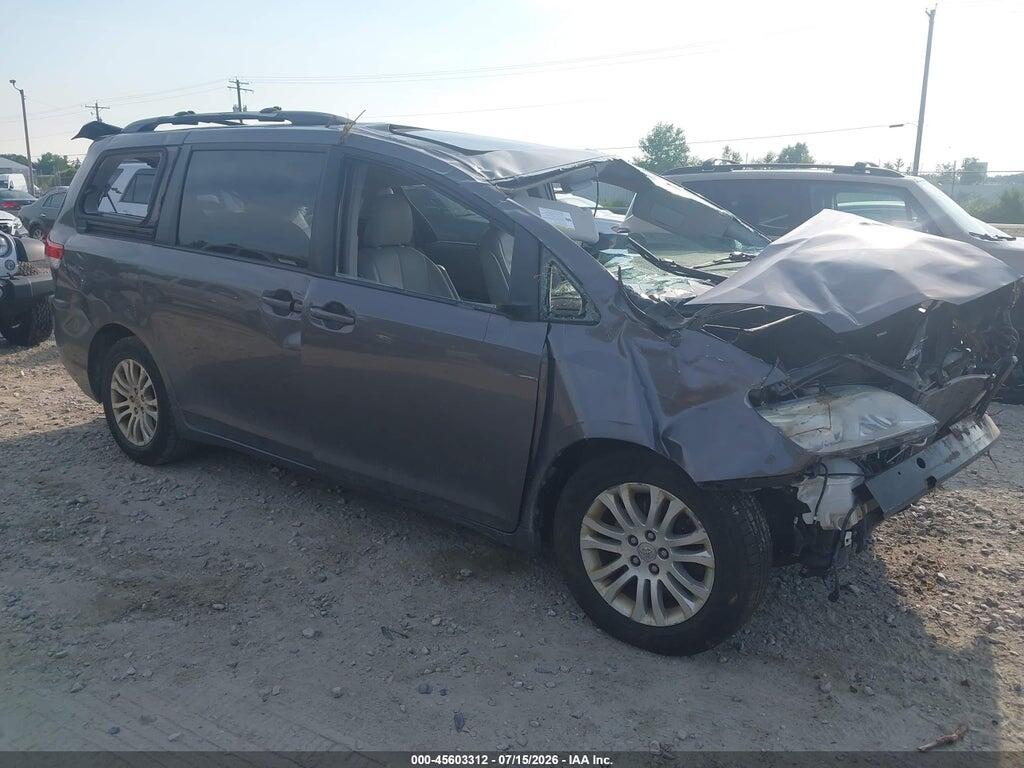 5TDYK3DC8DS360915 2013 TOYOTA SIENNA photo no. 1