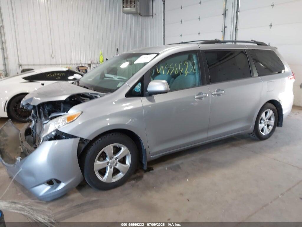 5TDKK3DC8DS331713 2013 TOYOTA SIENNA photo no. 2