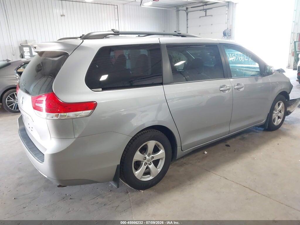 5TDKK3DC8DS331713 2013 TOYOTA SIENNA photo no. 4