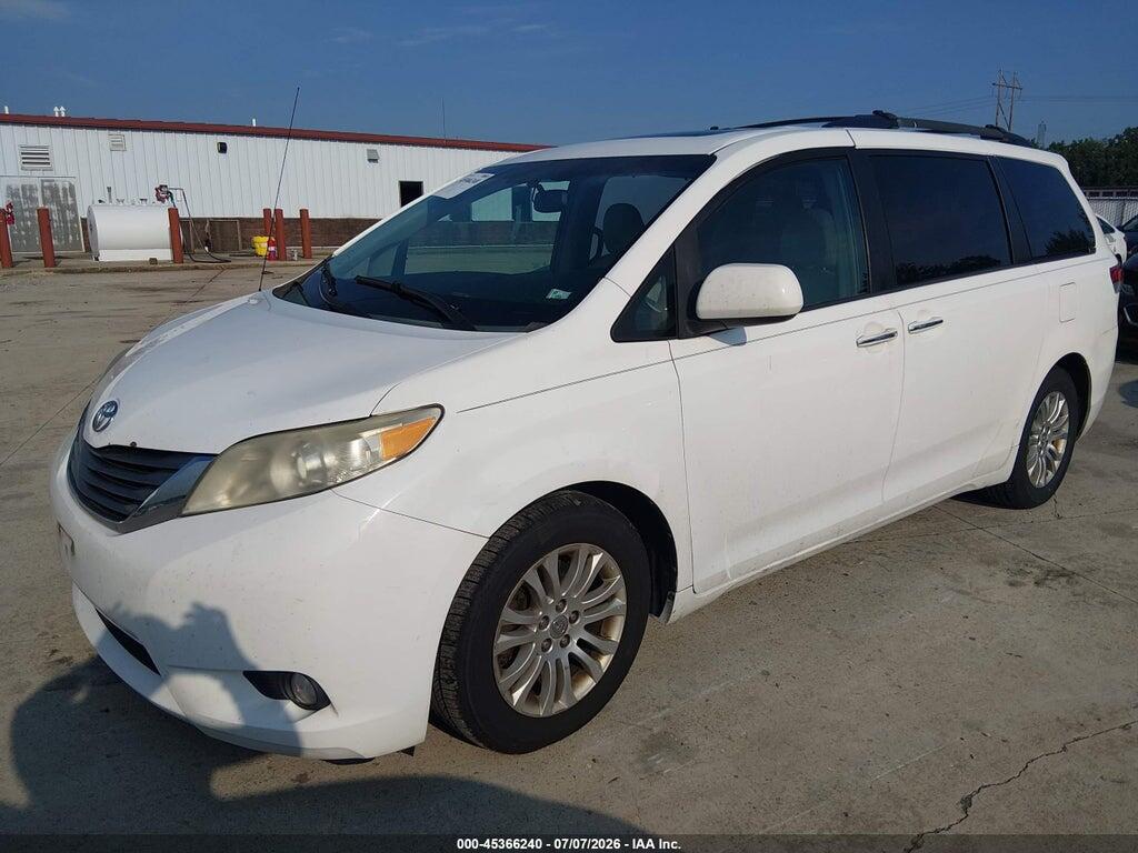 5TDYK3DC6DF287088 2013 TOYOTA SIENNA photo no. 2