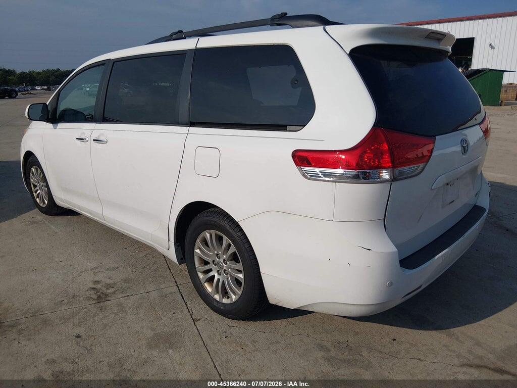 5TDYK3DC6DF287088 2013 TOYOTA SIENNA photo no. 3