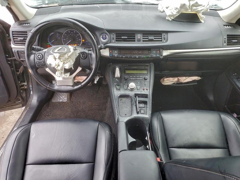 2017 LEXUS CT 200H — Фото 8 из 12