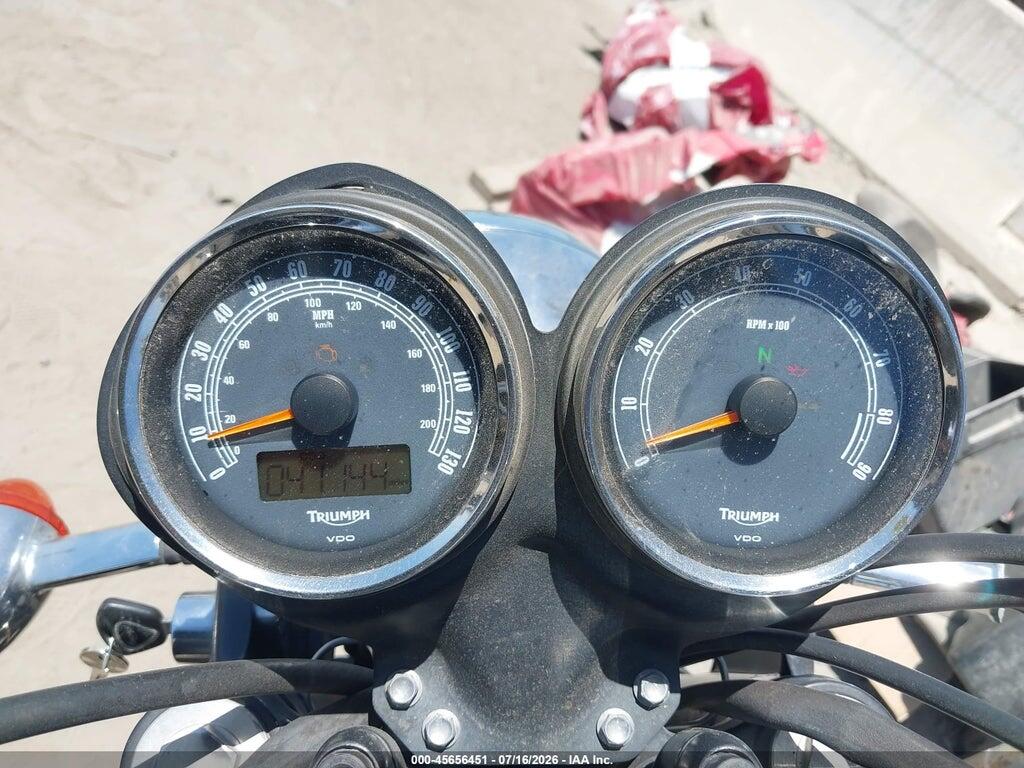 SMT910K14DT571880 2013 TRIUMPH MOTORCYCLE BONNEVILLE photo no. 7