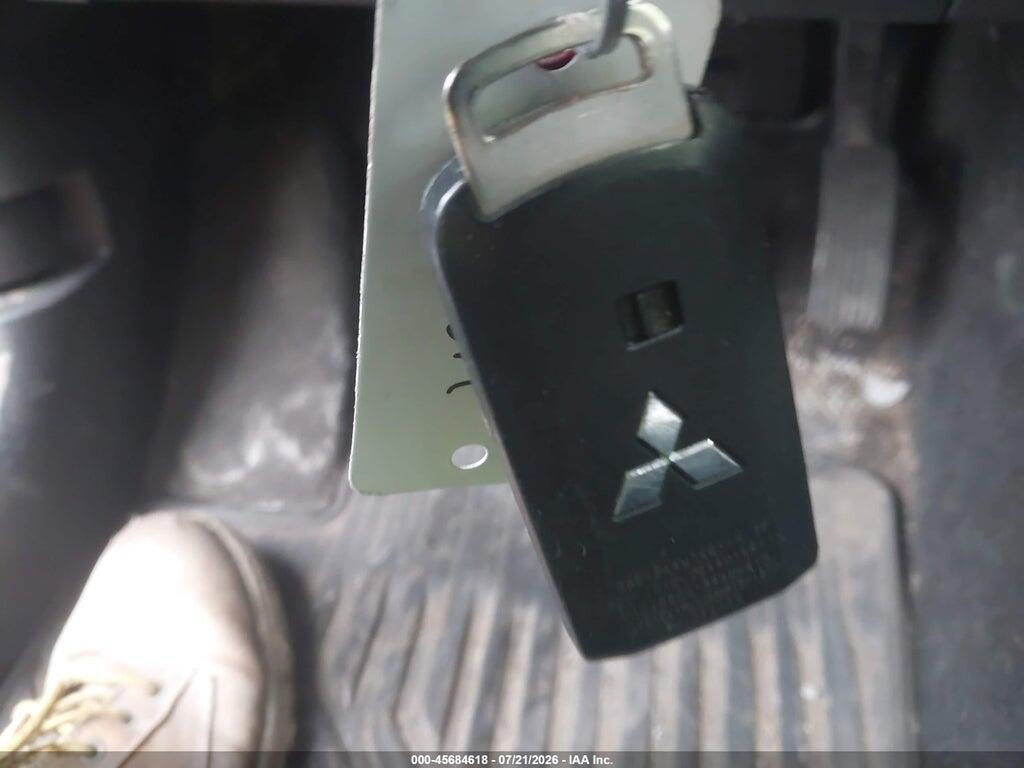 JA4AZ3A35JZ065261 2018 MITSUBISHI OUTLANDER photo no. 11