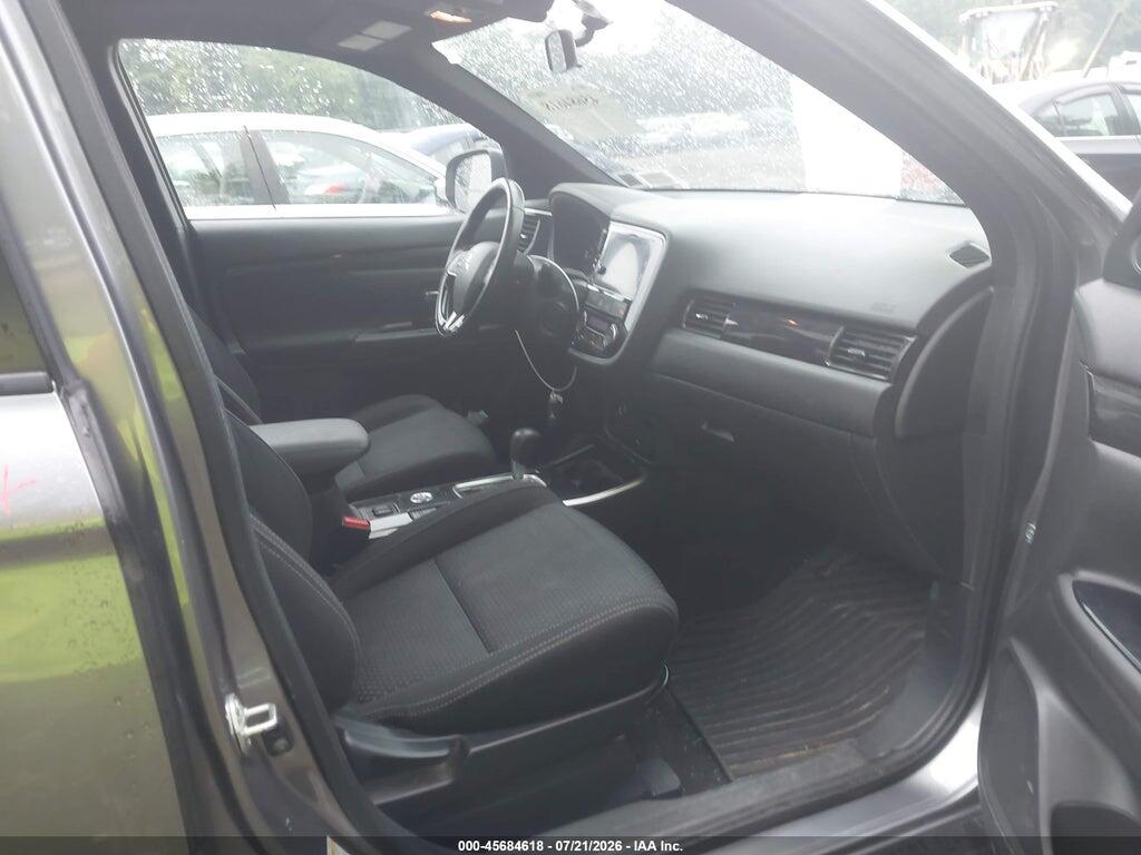 JA4AZ3A35JZ065261 2018 MITSUBISHI OUTLANDER photo no. 5