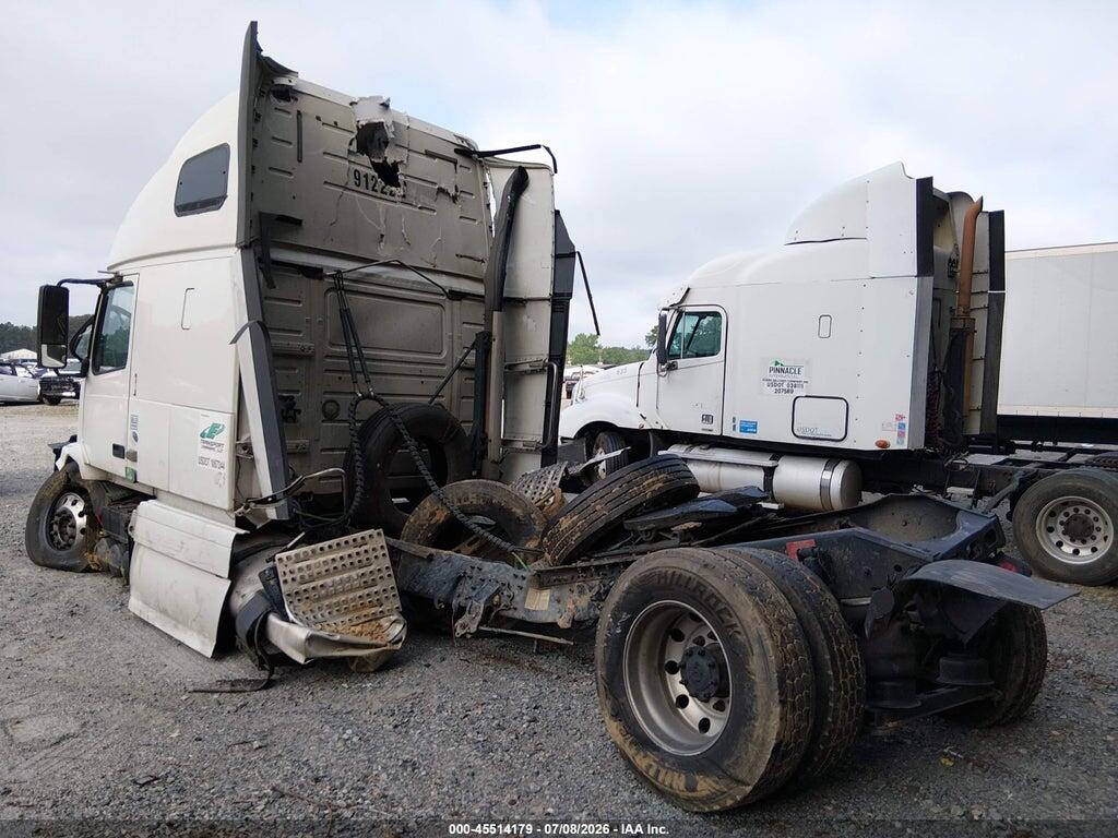 4V4NC9TH4DN566615 2013 VOLVO VN photo no. 3