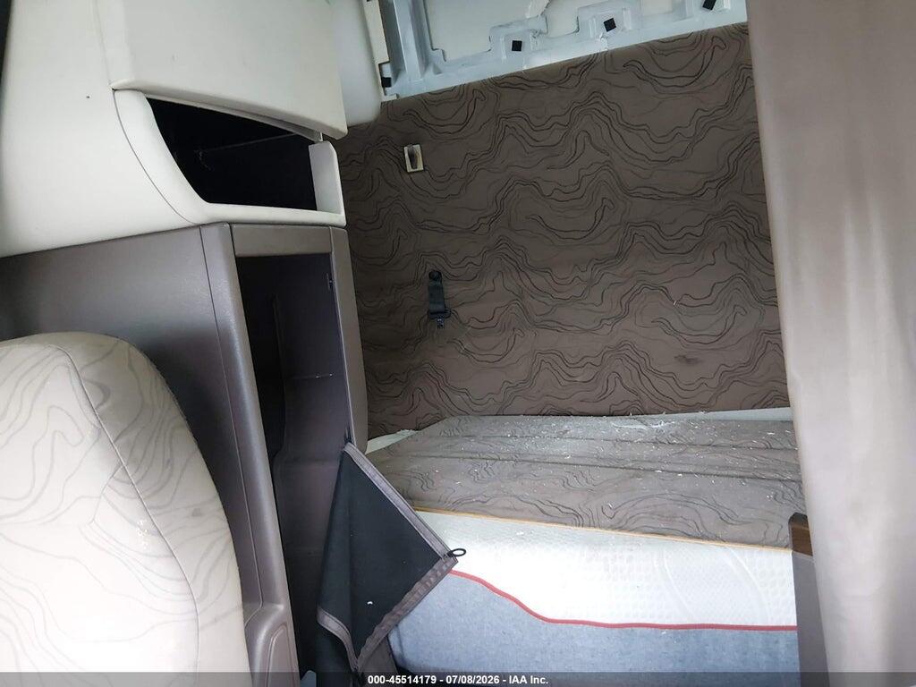 4V4NC9TH4DN566615 2013 VOLVO VN photo no. 7
