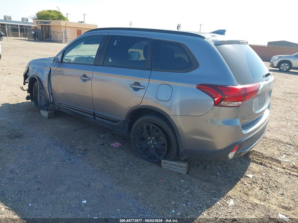 JA4AD3A30JZ064288 2018 MITSUBISHI OUTLANDER photo no. 3