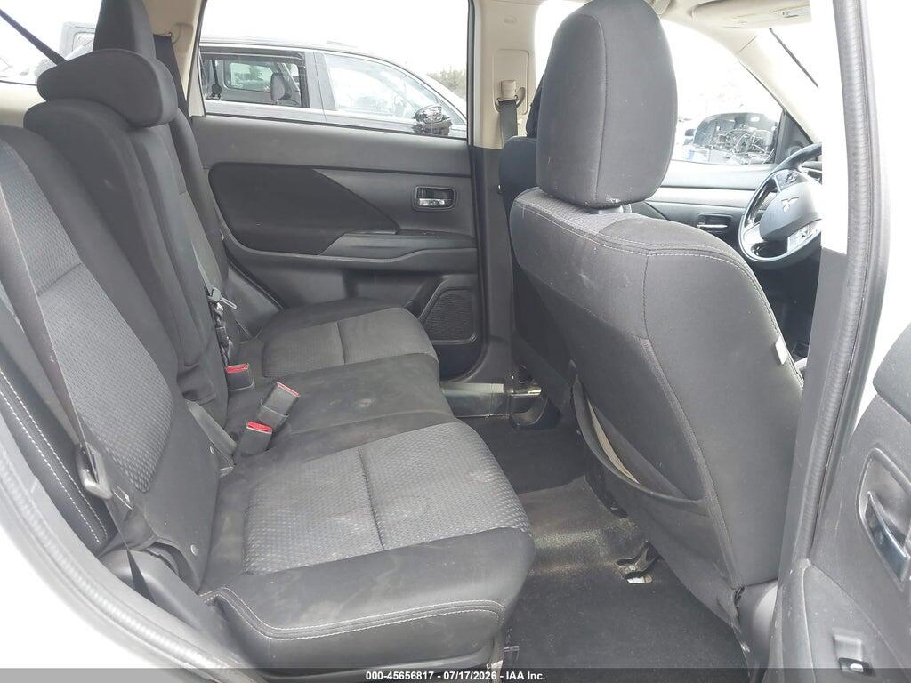 JA4AD3A33JZ041541 2018 MITSUBISHI OUTLANDER photo no. 8