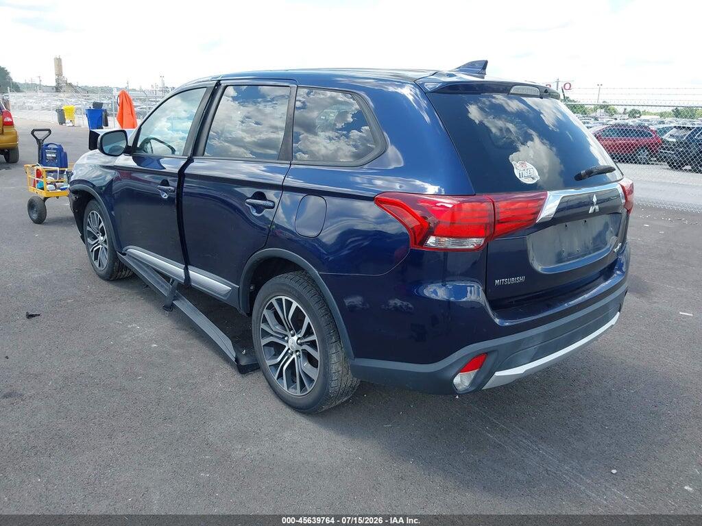 JA4AZ3A33JZ058633 2018 MITSUBISHI OUTLANDER photo no. 3