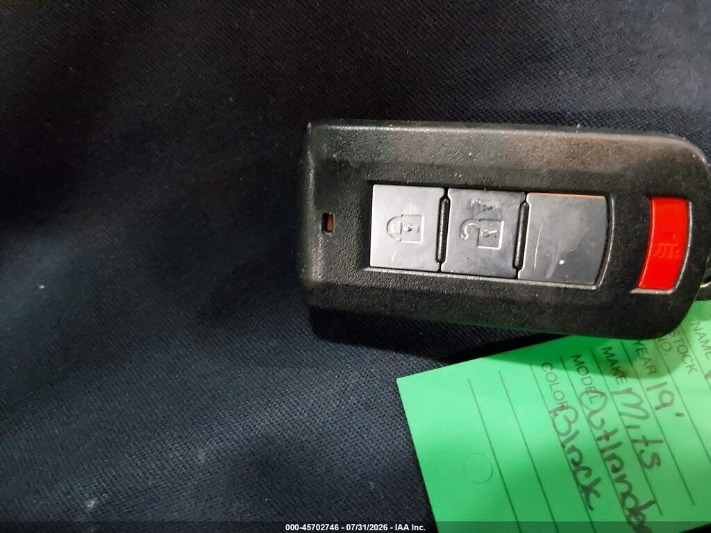 JA4AZ3A31KZ050452 2019 MITSUBISHI OUTLANDER photo no. 11