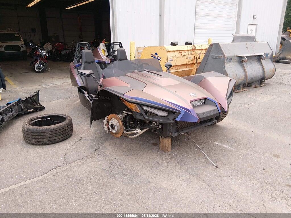 57XAAPHD2L8137309 2020 POLARIS SLINGSHOT photo no. 1