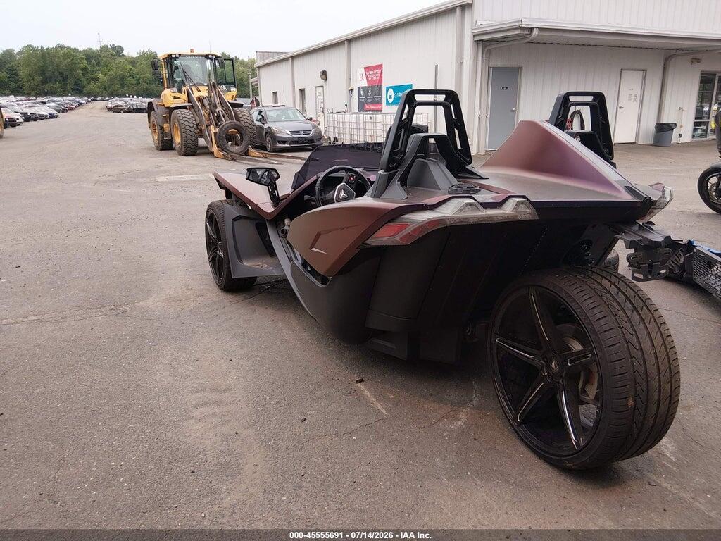 57XAAPHD2L8137309 2020 POLARIS SLINGSHOT photo no. 3