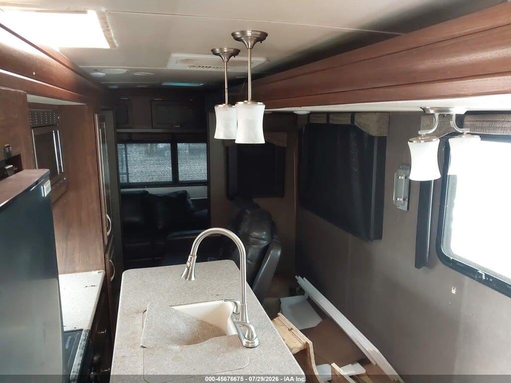 4X4TPAH26JN022040 2018 PALOMINO 316RLTS photo no. 11