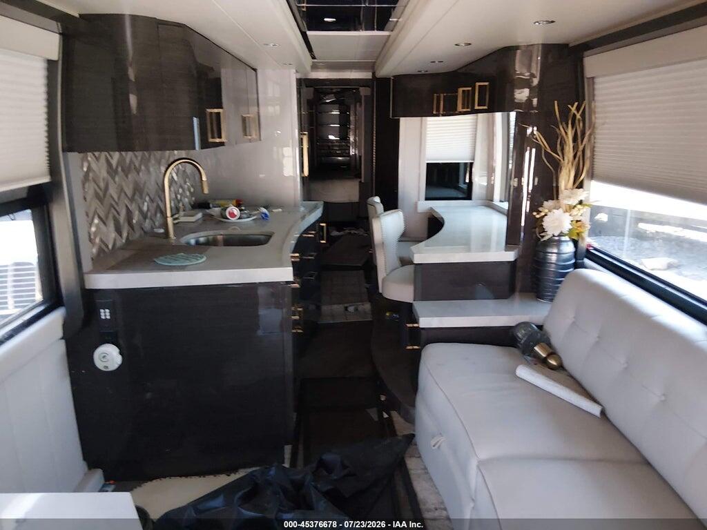 2PCVS3493KC720639 2019 PREVOST BUS photo no. 5