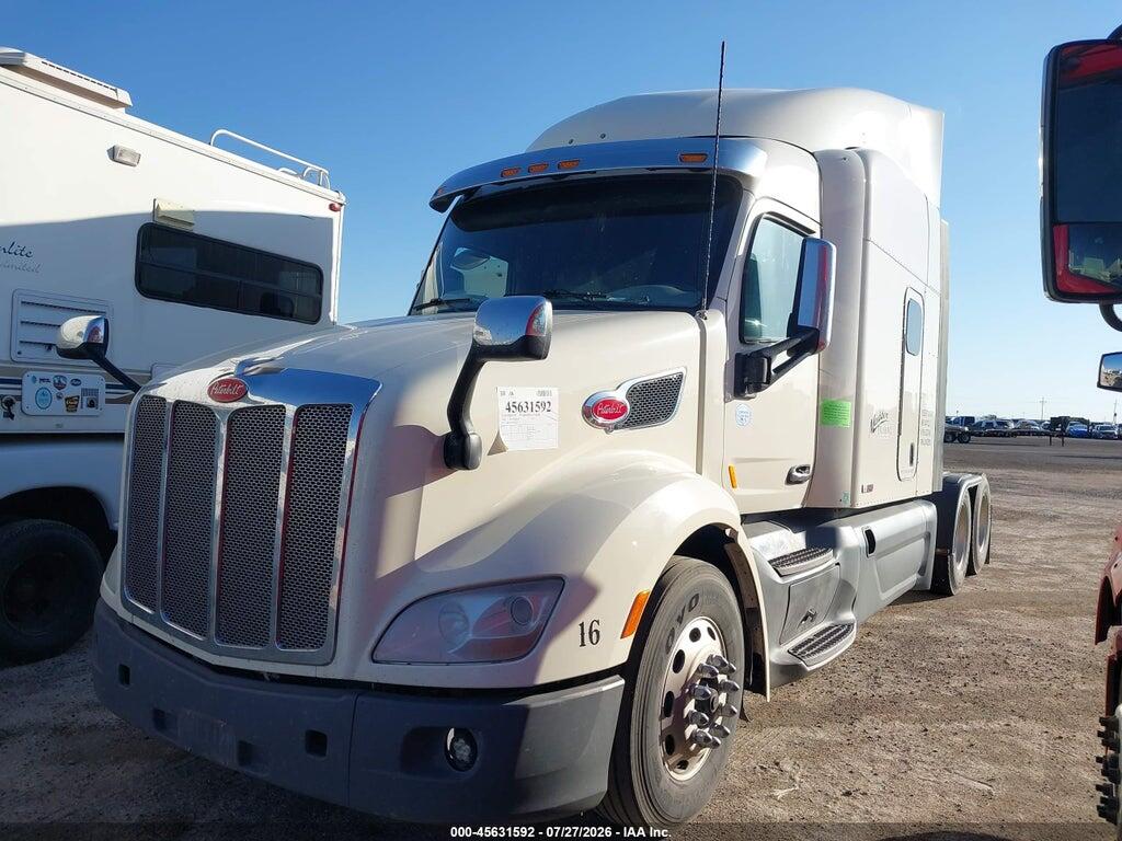 1XPBD49X4JD482811 2018 PETERBILT 579 photo no. 2