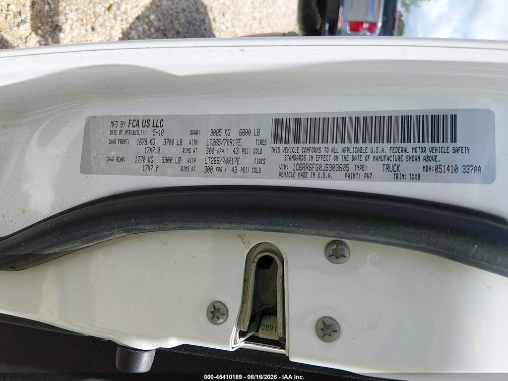 1C6RR6FG0JS303605 2018 RAM 1500 photo no. 9