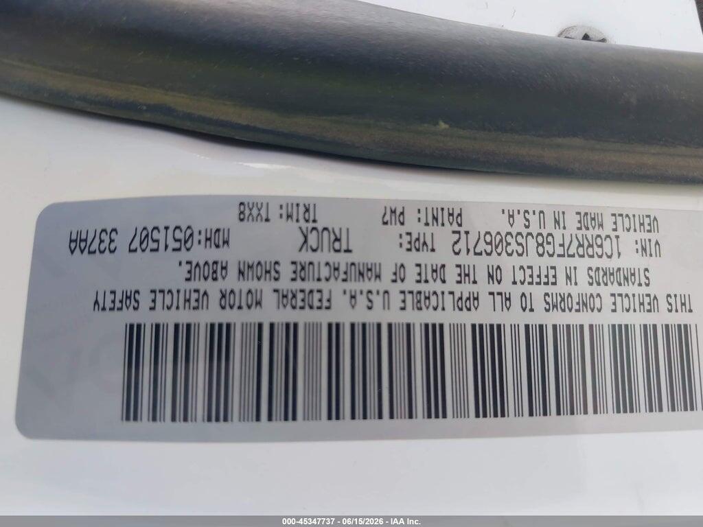 1C6RR7FG8JS306712 2018 RAM 1500 photo no. 9
