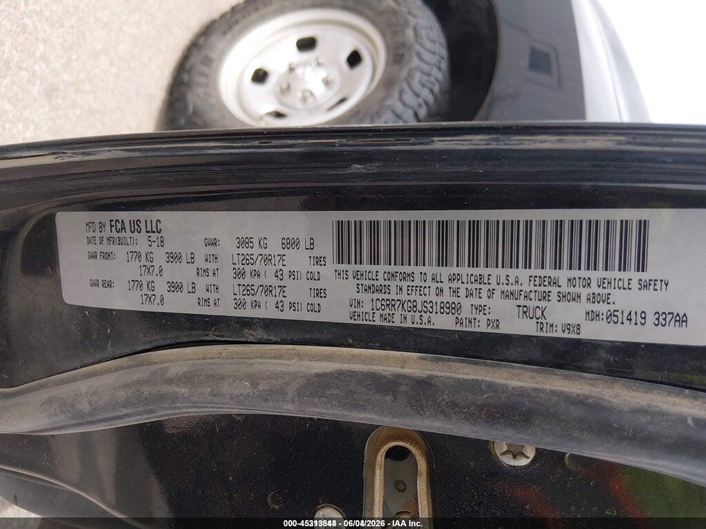 1C6RR7KG8JS318980 2018 RAM 1500 photo no. 9
