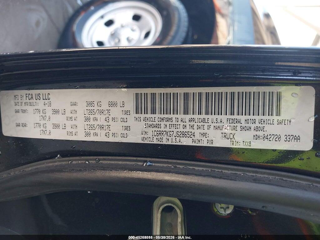 1C6RR7KG7JS286524 2018 RAM 1500 photo no. 9