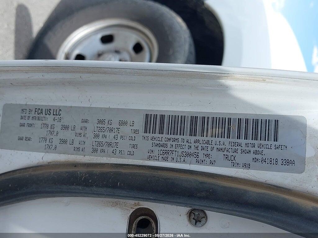 1C6RR7FT1JS300456 2018 RAM 1500 photo no. 9