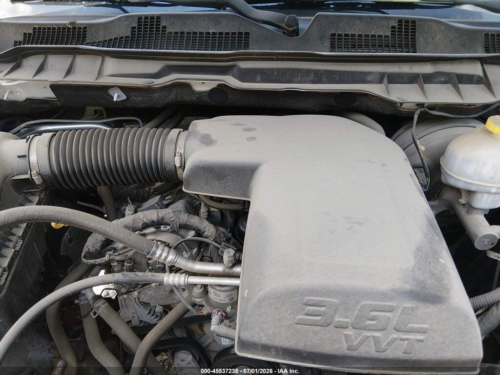 1C6RR6KG0JS298623 2018 RAM 1500 photo no. 10