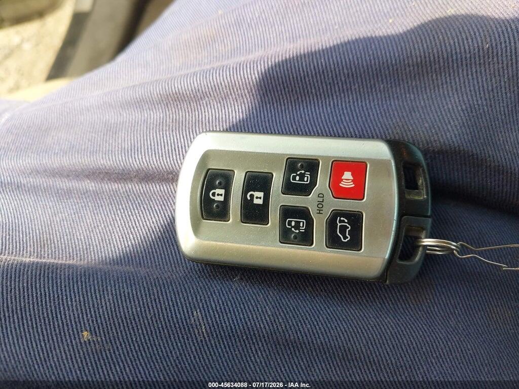 5TDYK3DC4FS588297 2015 TOYOTA SIENNA photo no. 11
