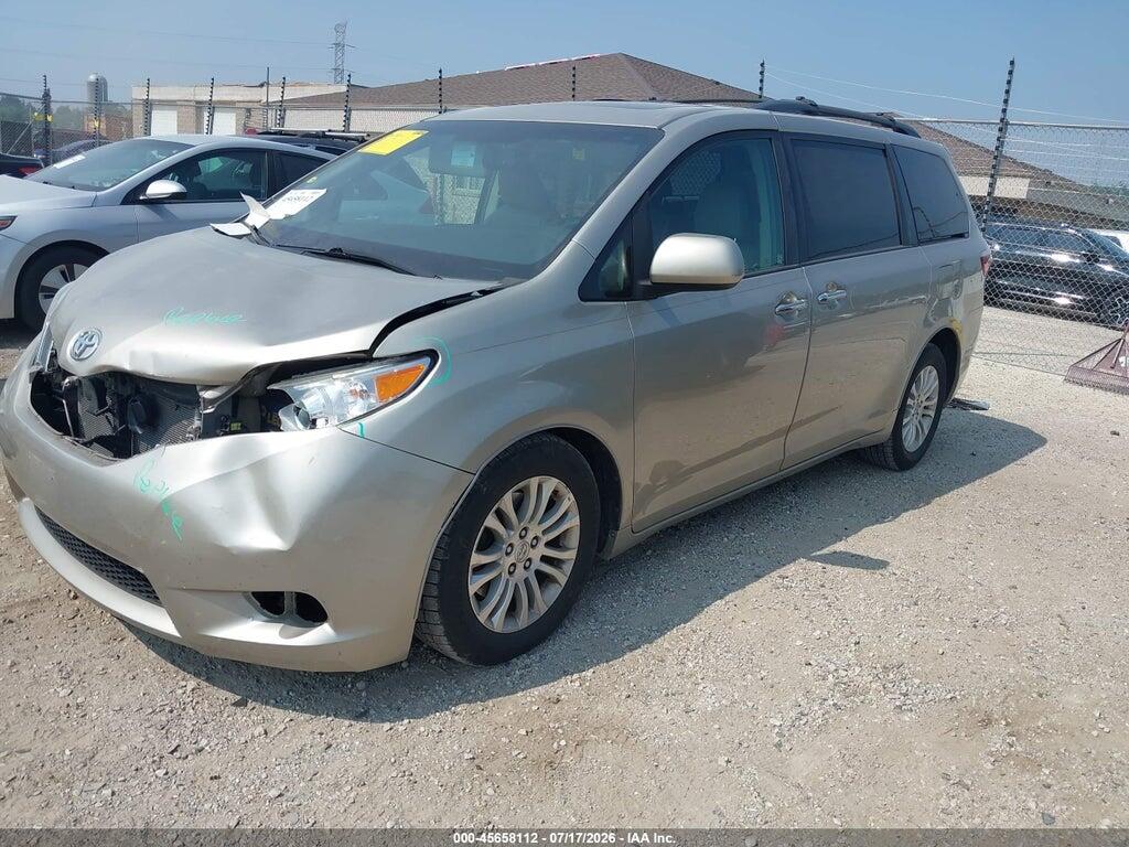 5TDYK3DC1FS600437 2015 TOYOTA SIENNA photo no. 2