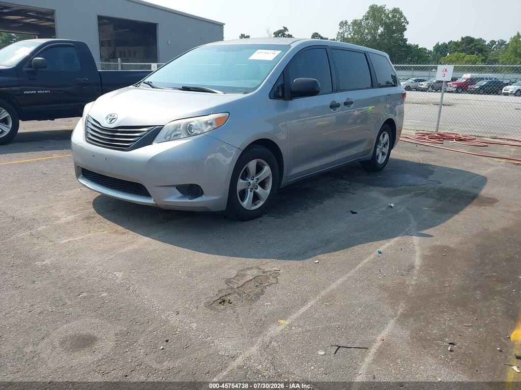 5TDZK3DC6FS553071 2015 TOYOTA SIENNA photo no. 2